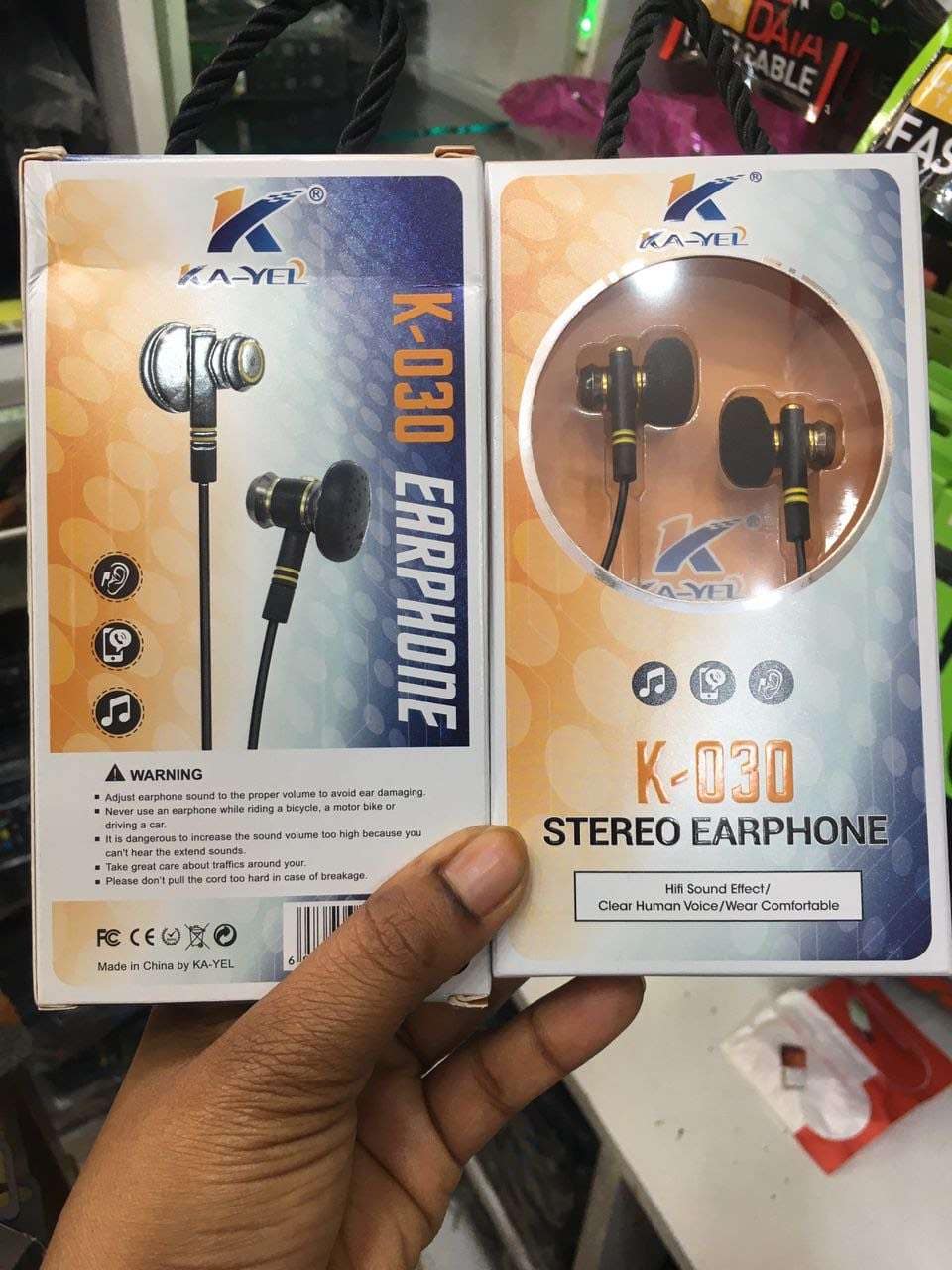 Ear phones - Tsh 8000 now available in Sambazah in Tanzania